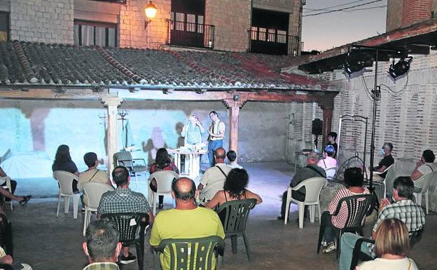 Teatro, poesía, música y pintura se unen en el ciclo Patios de Cuéllar