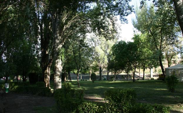 Hallan el cuerpo sin vida de un hombre de 49 años en el parque de la Huerta del Duque de Cuéllar