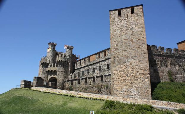 Herido grave un joven tras caer de una almena del Castillo de los Templarios de Ponferrada