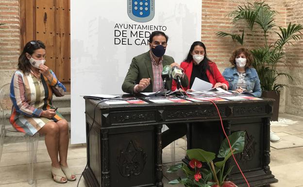 Medina crea los «bonos comerciales» para apoyar la vuelta al cole de los estudiantes