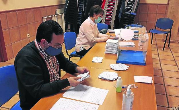 Los vecinos de Ortigosa del Monte votan a favor de la reforma del chiringuito de las pistas