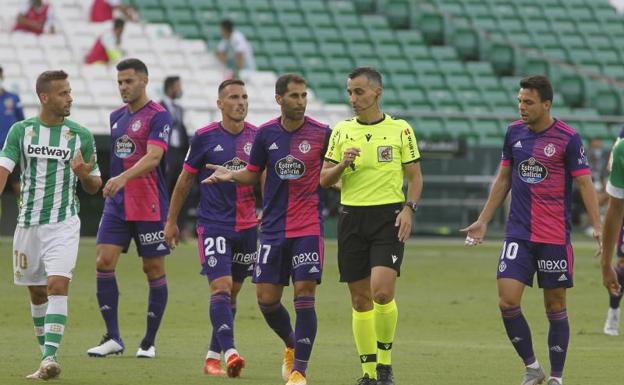 El penalti contra el Real Valladolid en Sevilla no debió ser señalado