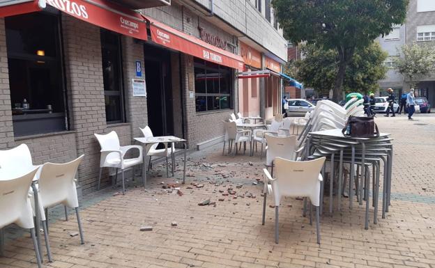 Herida por la caída de cascotes sobre la terraza de un bar de Valladolid