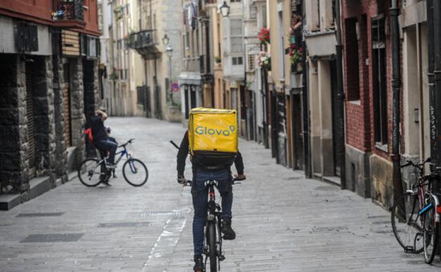 El Tribunal Supremo reconoce la relación laboral entre Glovo y un repartidor