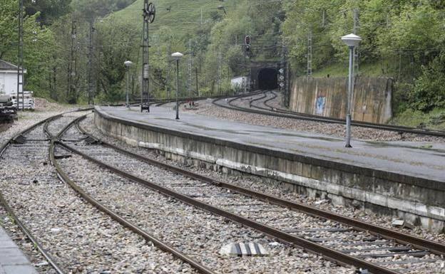 La línea León-Oviedo, interrumpida por «una incidencia en la explotación ferroviaria»