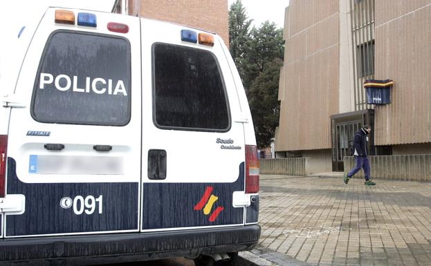 Detenido en Miranda de Ebro un hombre de 56 años por acosar a una familiar de 26