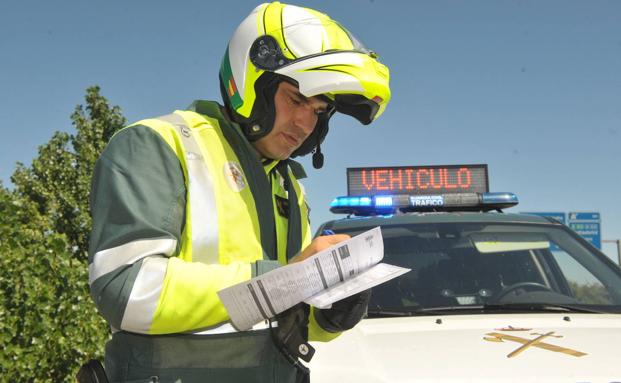 Una de cada dos denuncias a conductores en la región fue por distracción al usar el móvil