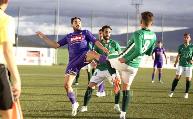 El CD Guijuelo tira de su superioridad para doblegar al CD Peñaranda en el Luis Ramos (2-0)