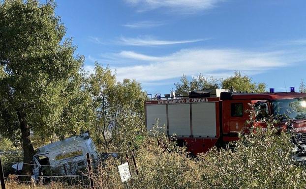 Un hombre de 55 años es evacuado al Hospital de Segovia tras chocar contra un árbol en Basardilla