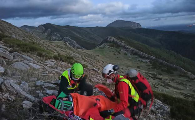 Rescatados dos montañeros que sufrieron una caída en el Pico Tijeras de Luna en León