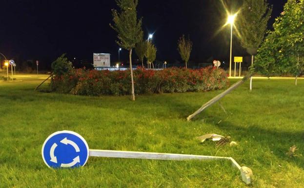 Interceptado en un camino de Valladolid tras chocar en una rotonda y darse a la fuga