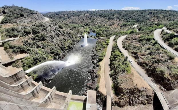 El Gobierno impulsa una central hidroeléctrica de gestión pública en la presa de Irueña