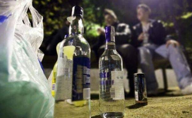 Un botellón de sesenta universitarios en León se salda con 12 posibles contagios por la participación de un positivo