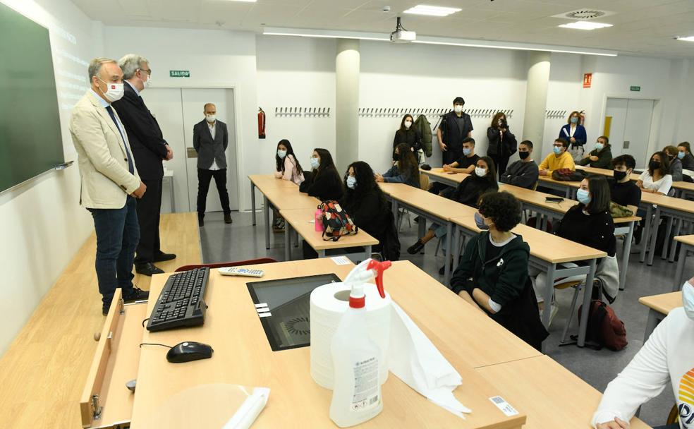 Vuelta tranquila a las aulas pero sin descartar futuras incidencias