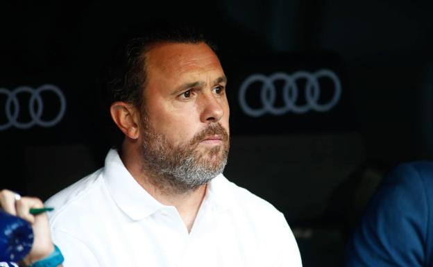 La duda de Luis Pérez en el lateral derecho condiciona a Sergio ante el Real Madrid