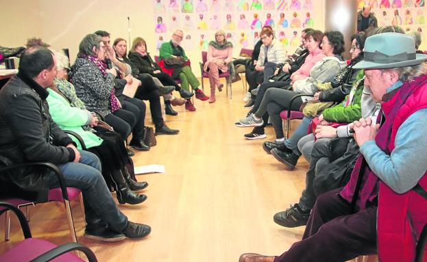 Gente Festeamus abre al público sus ensayos de la obra inédita 'Cierva acosada'