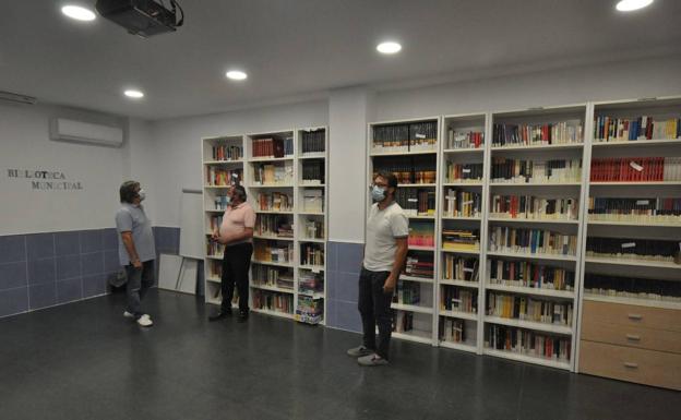 Carrascal de Barregas estrena biblioteca en una estancia del edificio de usos múltiples