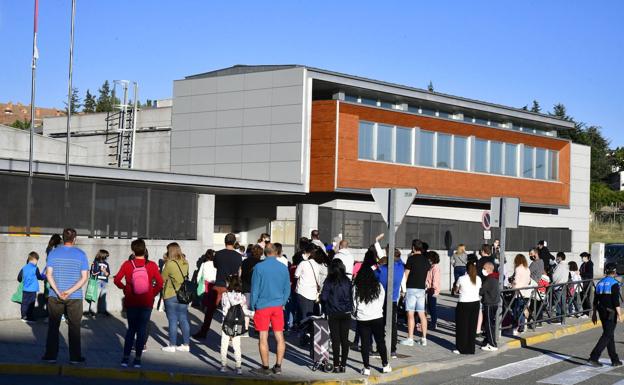 El coronavirus pone en cuarentena tres aulas en El Espinar, Chañe y Villacastín