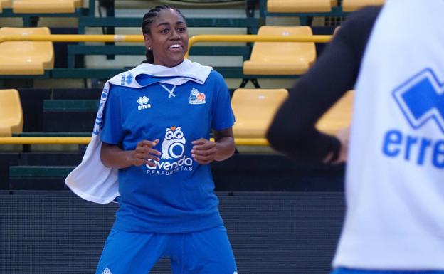 Hayes da negativo en el test y ya es una más en el CB Avenida