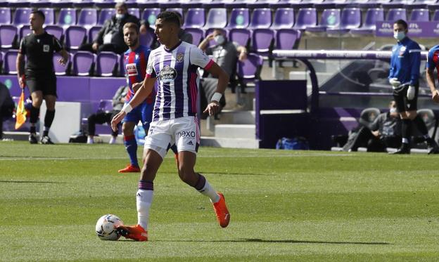 Penalti avisado por el VAR y expulsión perdonada a El Yamiq