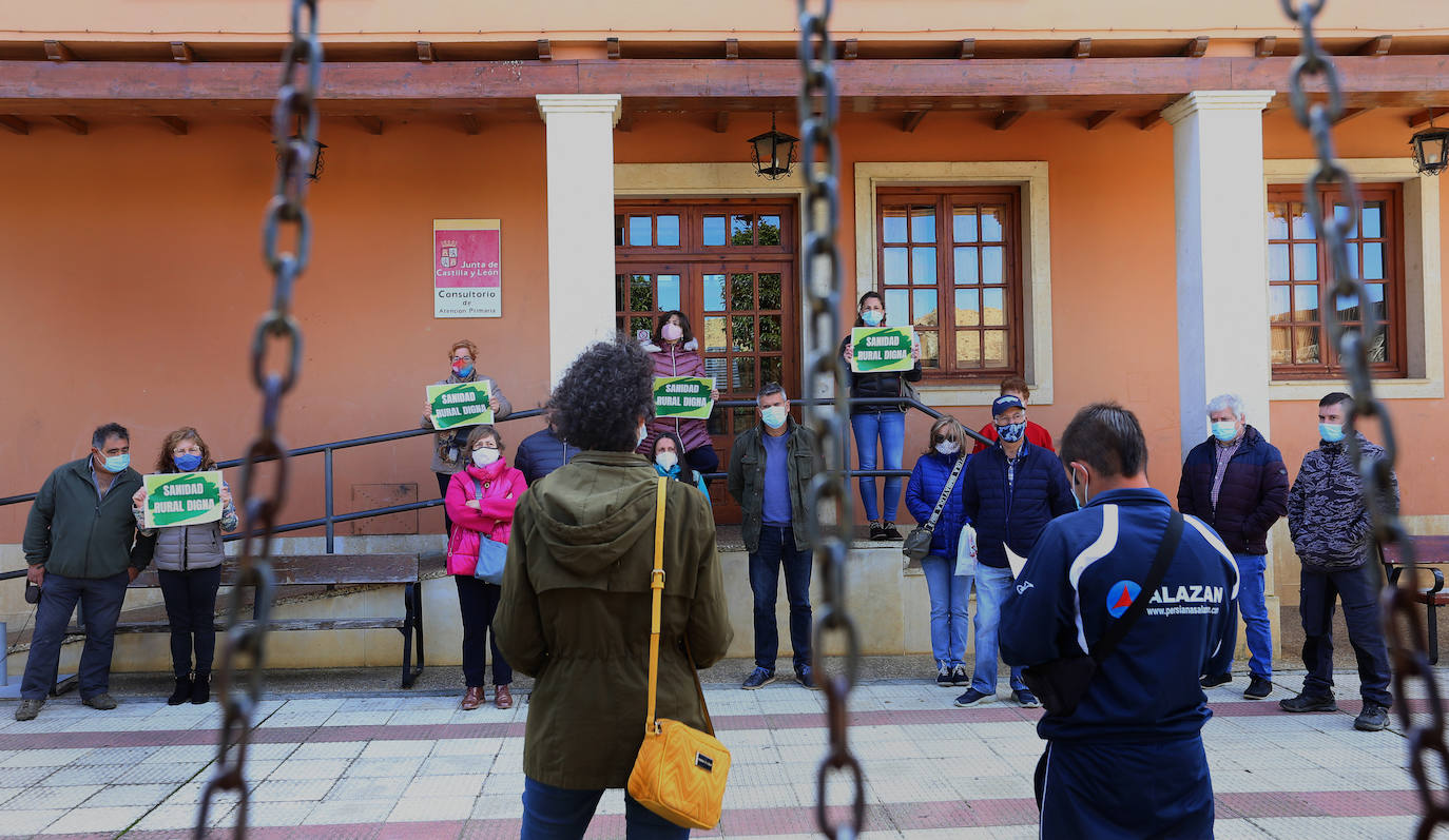 La España vaciada sale a la calle en Palencia para blindar sus consultorios médicos