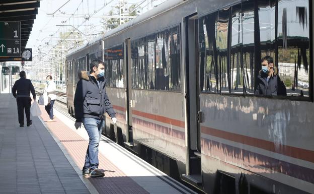 Renfe ofrece anular o cambiar de fecha los billetes con origen o destino en León o Palencia