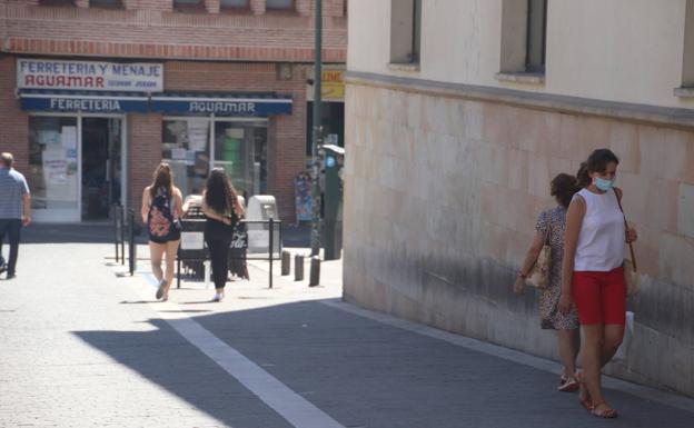 Cuéllar llama al orden y desaconseja reuniones de más de diez personas tras doblarse la incidencia