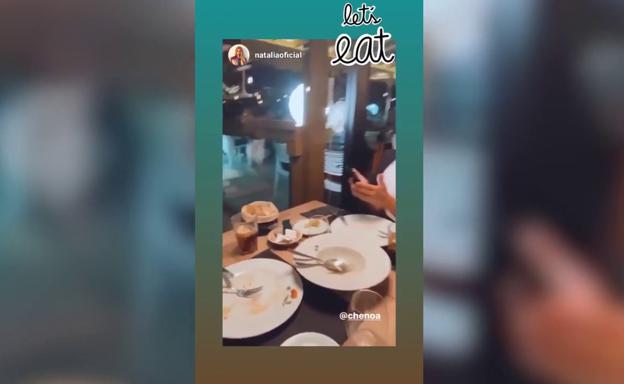 Chenoa disfruta de una agradable cena junto con su amiga Natalia de OT