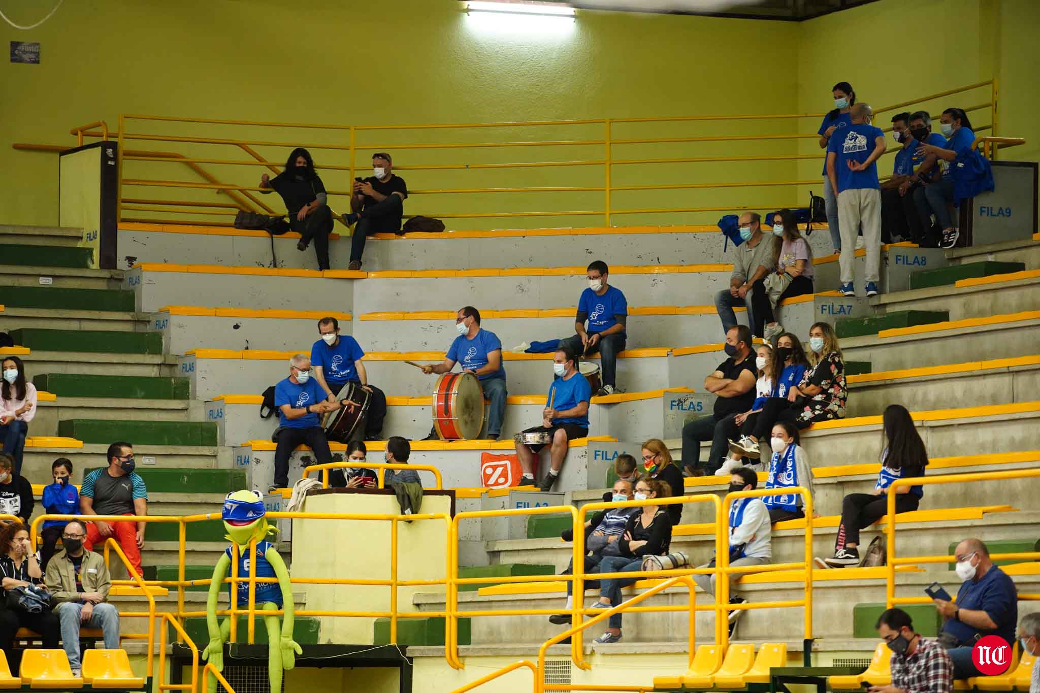 La afición en el Avenida-Araski