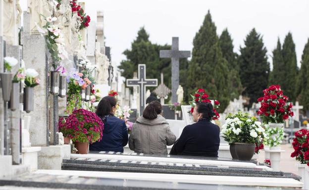 Los cementerios de Valladolid se adaptan a las restricciones por la covid-19