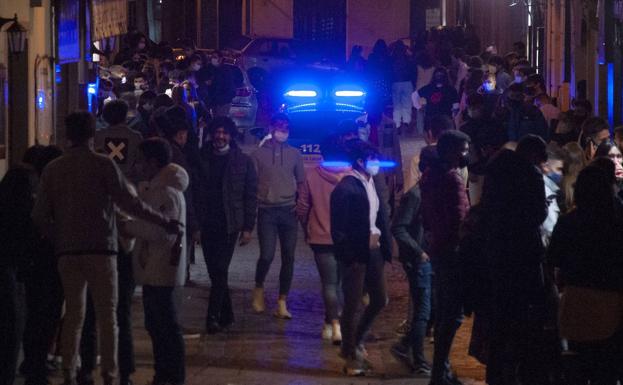 Más de 40 denuncias en Segovia por ruidos en pisos de estudiantes, botellones y por no usar mascarillas