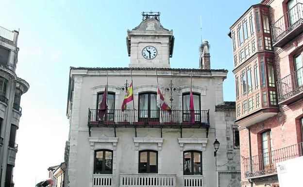 El arreglo de la cubierta y la fachada del Ayuntamiento de Cuéllar empezará en noviembre