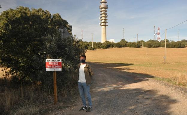 Carrascal de Barregas coloca señales para recordar la prohibición de realizar vertidos