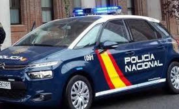 Detenida una pareja en Valladolid tras fracturar la ventanilla de un coche del que robaron varios artículos