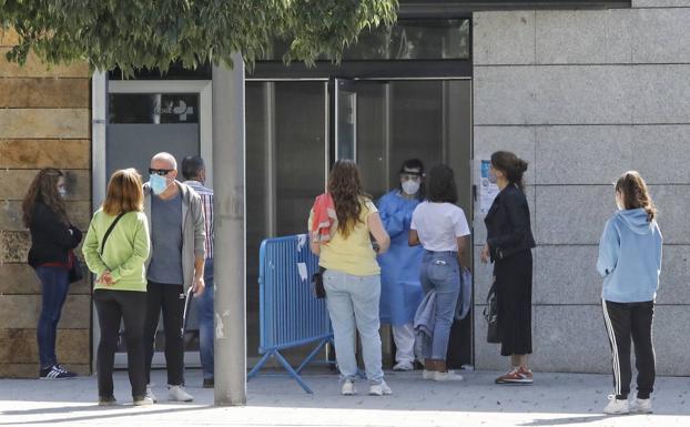 La Junta estudia centralizar la realización de las pruebas PCR en dos puntos en Palencia