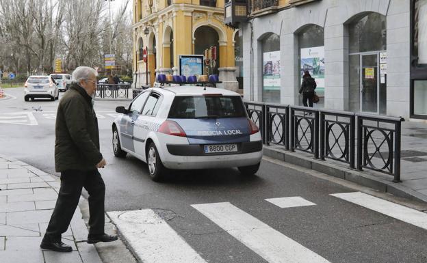 Cinco jóvenes graban a los agentes después de haber sido denunciados por incumplir las medidas en Palencia