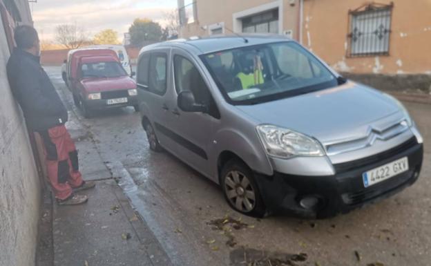 Rajan las ruedas del coche del alcalde de Olivares de Duero