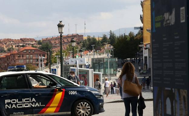 Cae una red con tentáculos en Segovia que falsificaba certificados de extranjeros para cobrar ayudas
