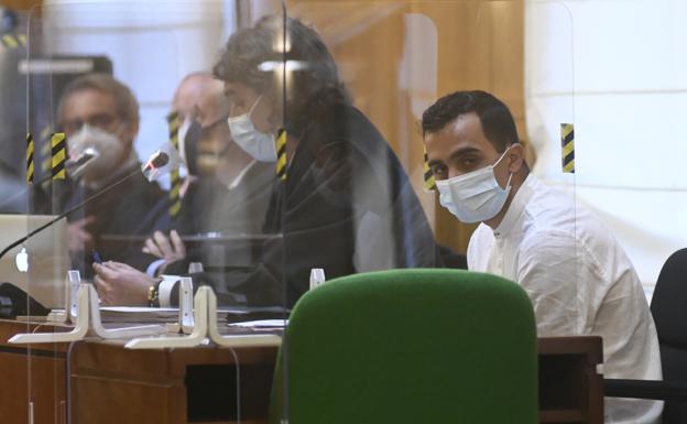 «No sabía que estaba herido de muerte. Yo le dejé de pie y cagándose en mis muertos», declara ante el jurado el autor del crimen de Nava del Rey