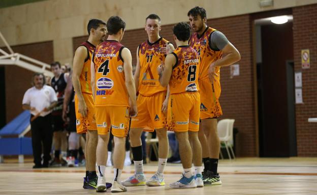 Duelo de invictos en Torrelavega para un Aquimisa Carbajosa que visita a uno de los candidatos al ascenso