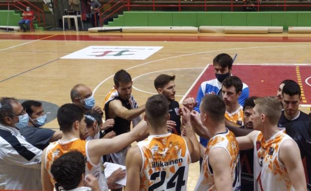 Primer revés de la temporada para el Aquimisa Carbajosa en Torrelavega (79-62)