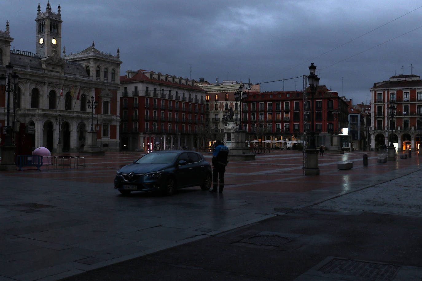 Calles casi vacías en Valladolid durante la tarde del domingo