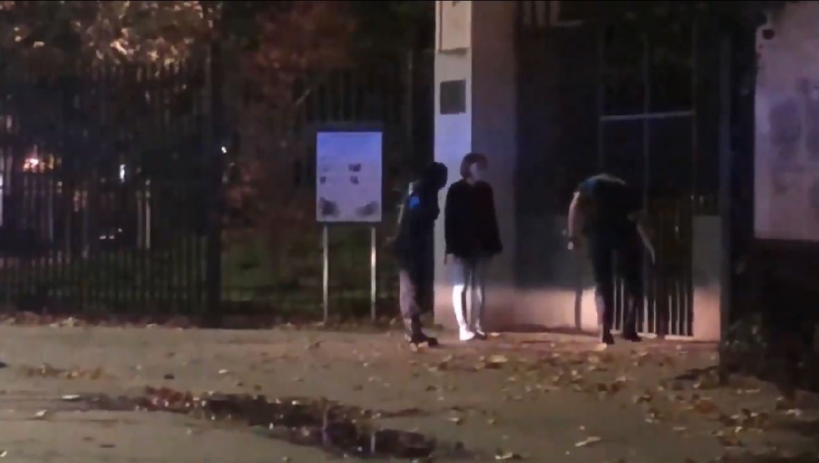 La Policía de Valladolid libera a una joven encerrada en el Campo Grande media hora antes del toque de queda