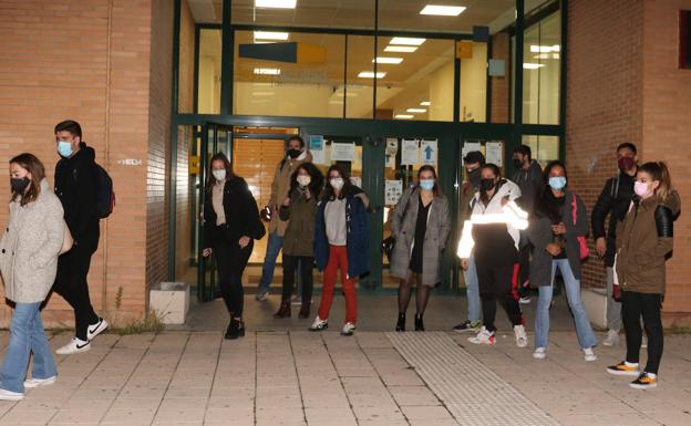 Las facultades adelantan su cierre para ajustarse al toque de queda