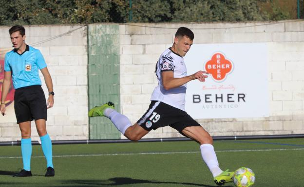 Uxío da Pena: «Ojalá pueda jugar en Guijuelo, hacer la misma presión que con la lesión y marcar»