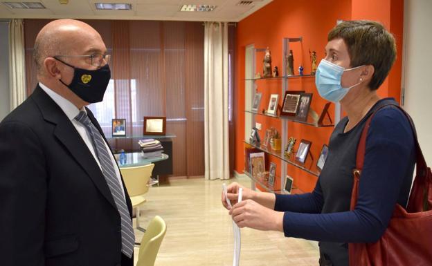 Una investigadora leonesa recibe un premio en EEUU por transformar residuos ganaderos en fertilizantes