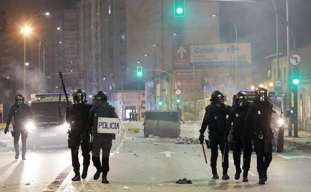 En libertad e investigados los dos detenidos, uno de ellos menor de edad, por los altercados en Gamonal