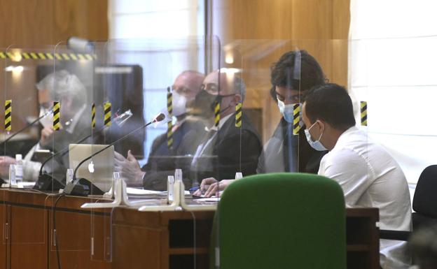 El jurado declara culpable de un delito de homicidio por matar al novio de su madre al joven de Nava