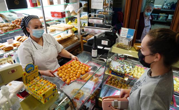 Las restriciones en Todos los Santos no impiden tradiciones como los buñuelos en Salamanca