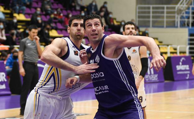 El derbi se juega en la pizarra y se queda en Valladolid